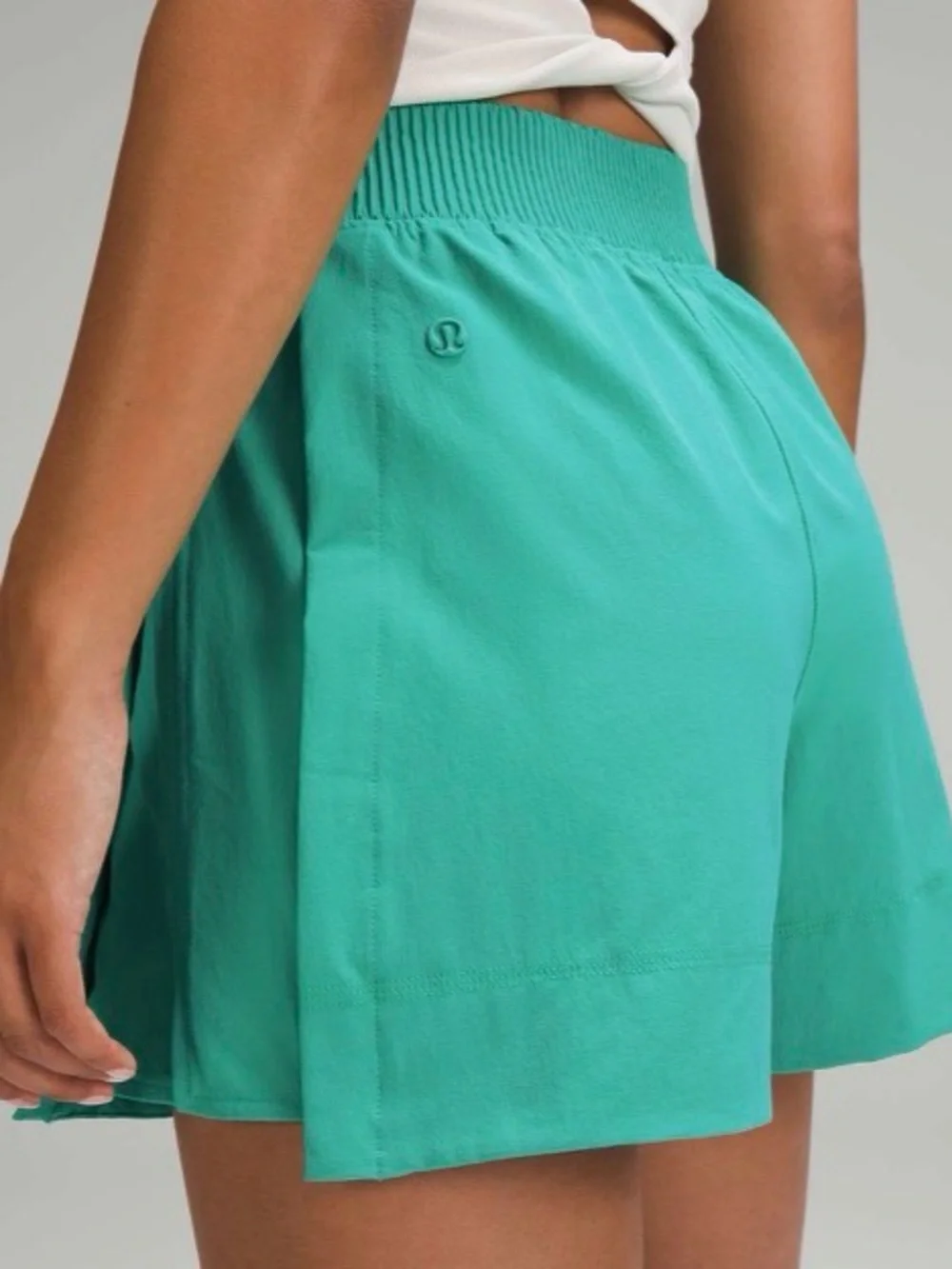 LULULEMON STRETCH WOVEN RELAXED FIT HIGH RISE SHORT 4” INSEAM KELLY GREEN SZ SM